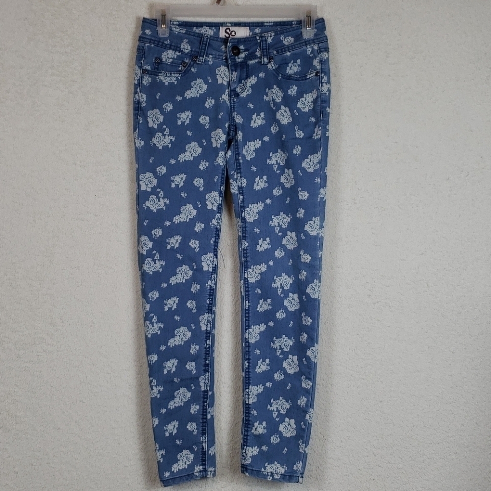 So cute rose skinny ankle Jean's size 0